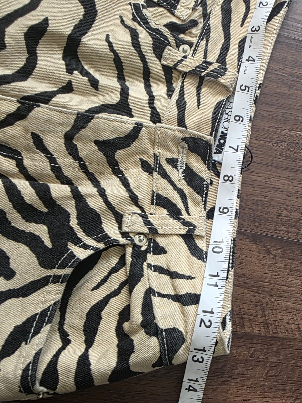 Fashion Nova Savanna High Rise Printed Flare Jeans Zebra Animal Print Size 7 NWT - Picture 4 of 6